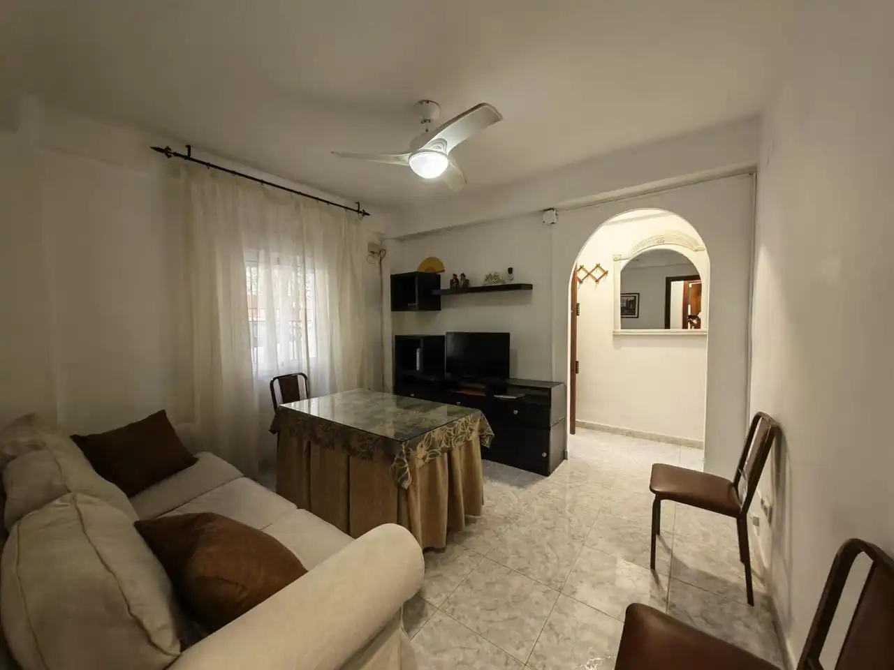 Wohnzimmer von Erdgeschoss zur Miete in Sevilla mit Möbliert