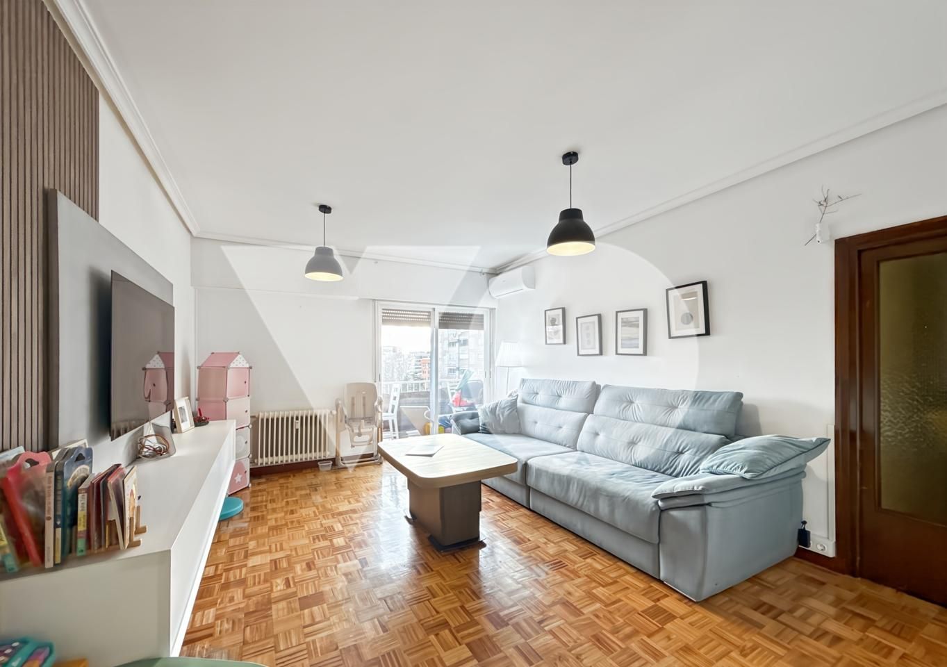 Living room of Flat for sale in  Madrid Capital  with Air Conditioner and Terrace