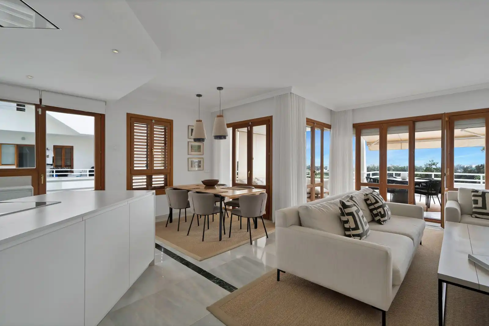 Apartament amb terrassa en venda a Nueva Andalucía, imagen 2