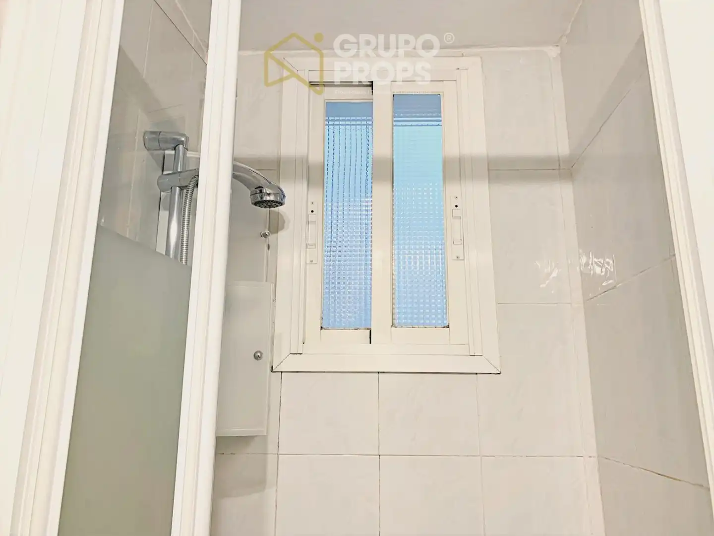 Bany de Pis de lloguer en Madrid amb Calefacció i Moblat