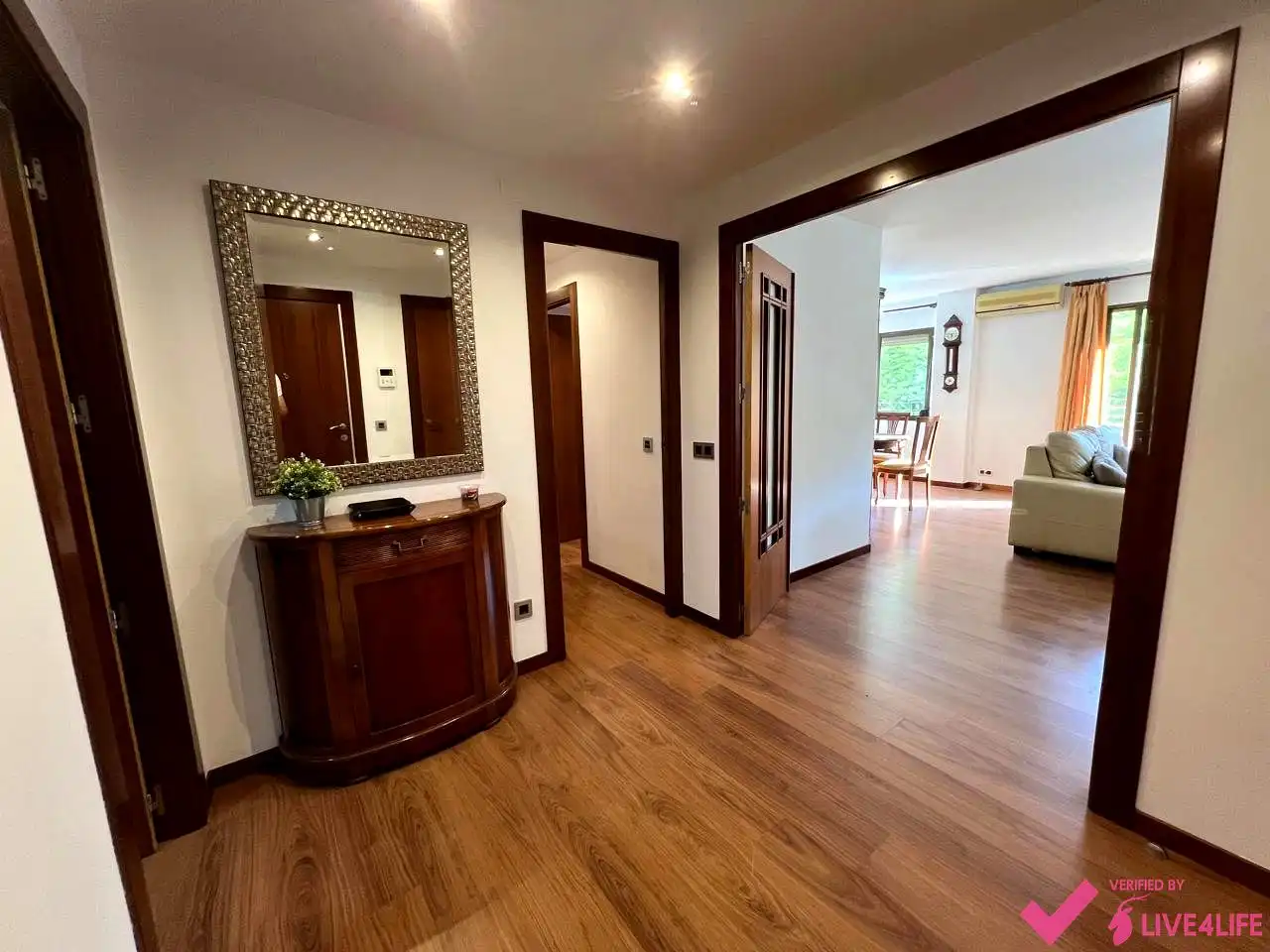 Flat for rent in Valencia  with Air Conditioner, Parquet flooring and Furnished