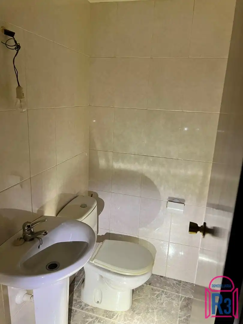 Bany de Local en venda en León Capital 