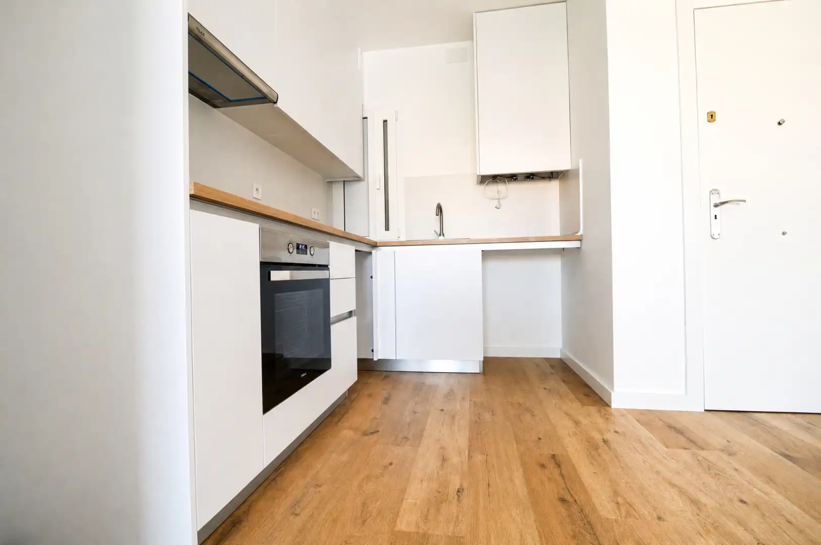 Cocina de Piso en venta en Barcelona con Parquet, Horno y Balcón
