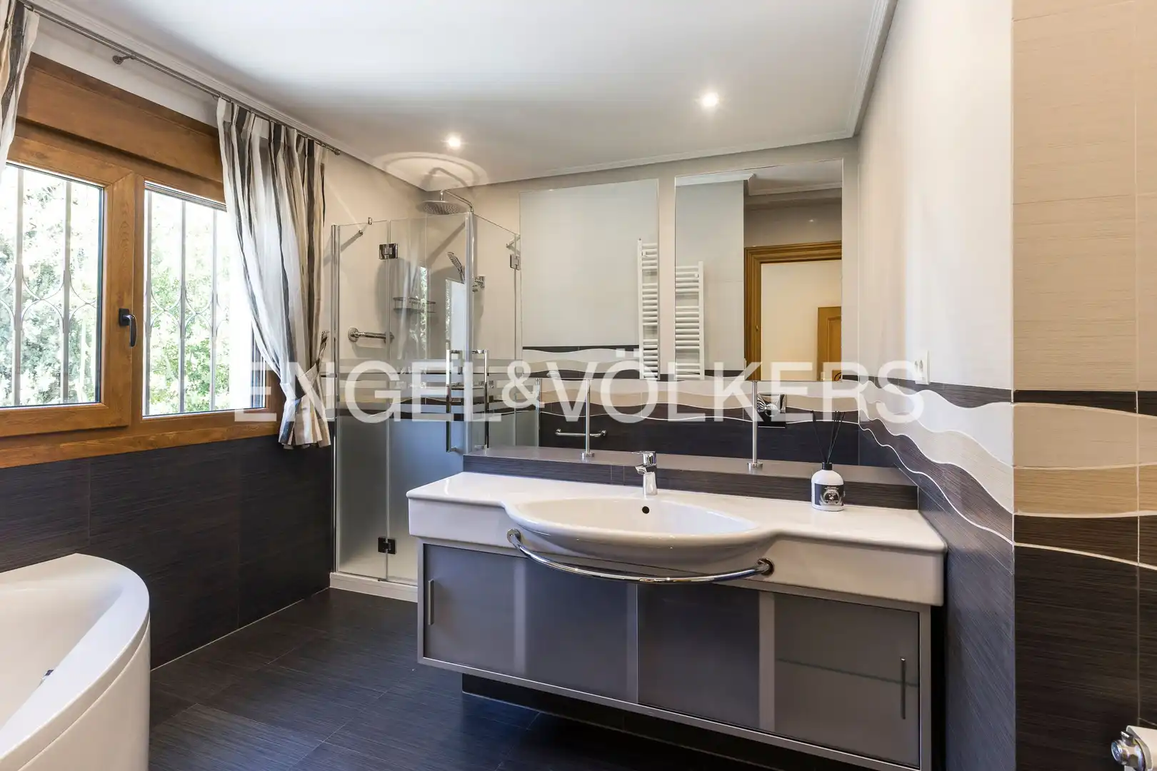 Bathroom of Houses for sale in Madrid  with Air Conditioner, Heating and Private garden