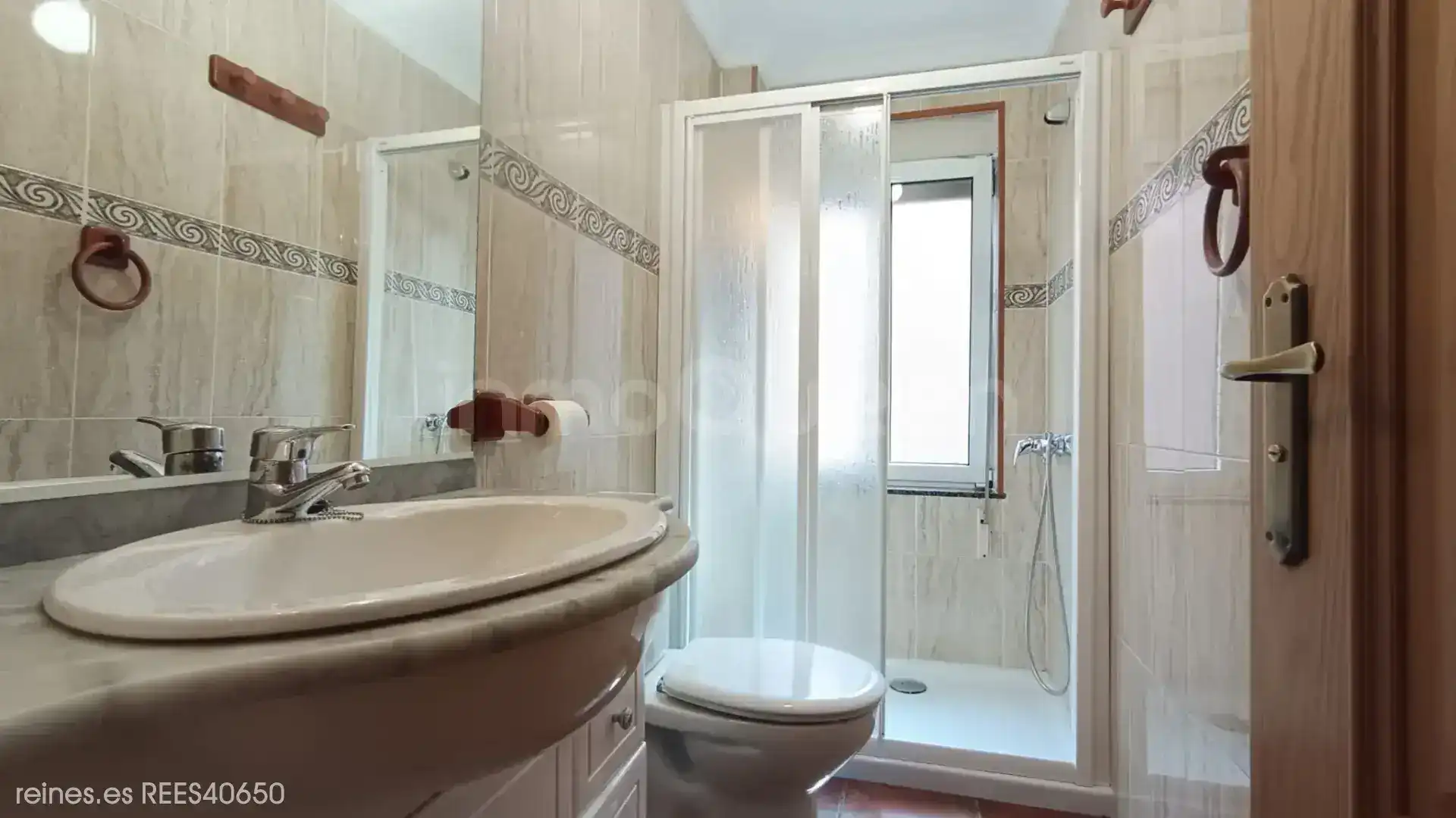 Badezimmer von Wohnung zur Miete in Oviedo  mit Möbliert
