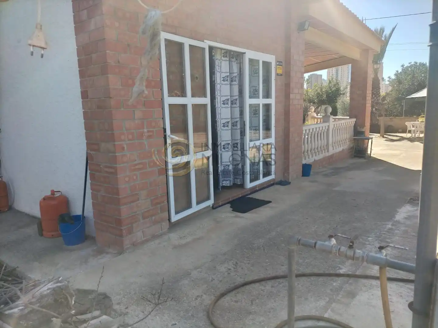 Vista exterior de Casa o xalet en venda en Benidorm amb Jardí privat, Terrassa i Traster