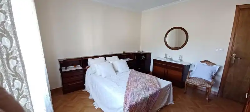 Schlafzimmer von Einfamilien-Reihenhaus zum Verkauf in Oviedo  mit Privatgarten, Möbliert und Ofen
