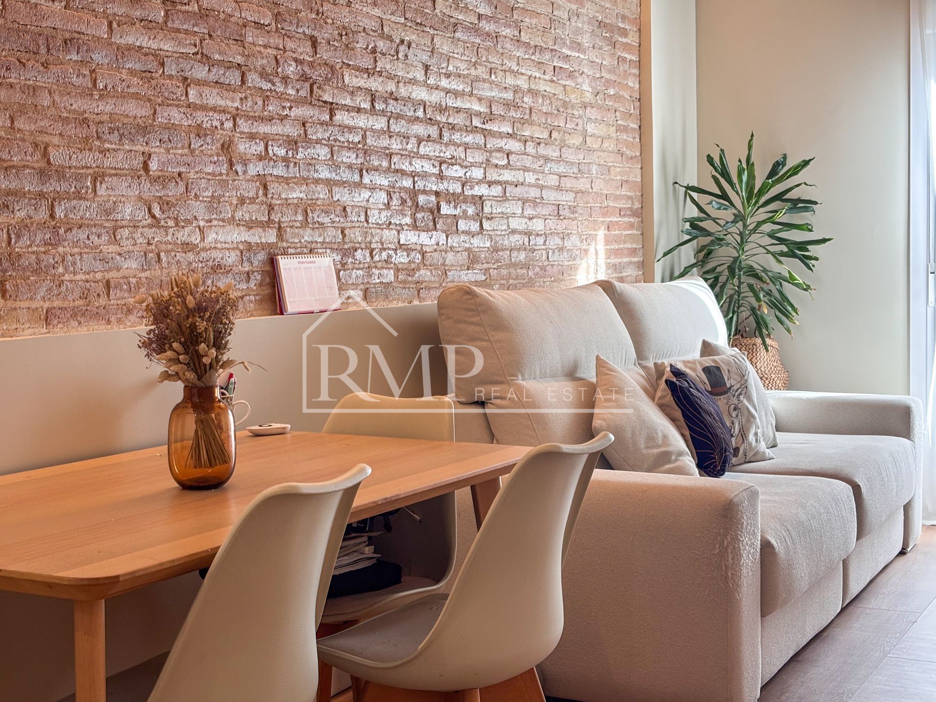 Sala d'estar de Pis en venda en  Barcelona Capital amb Aire condicionat i Terrassa