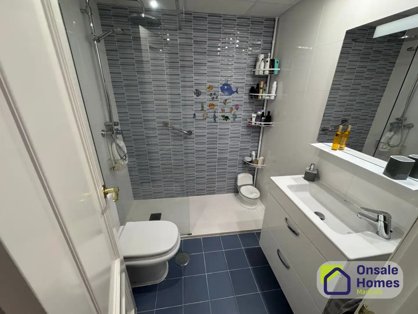 Baño de Piso en venta en Estepona con Aire acondicionado y Terraza