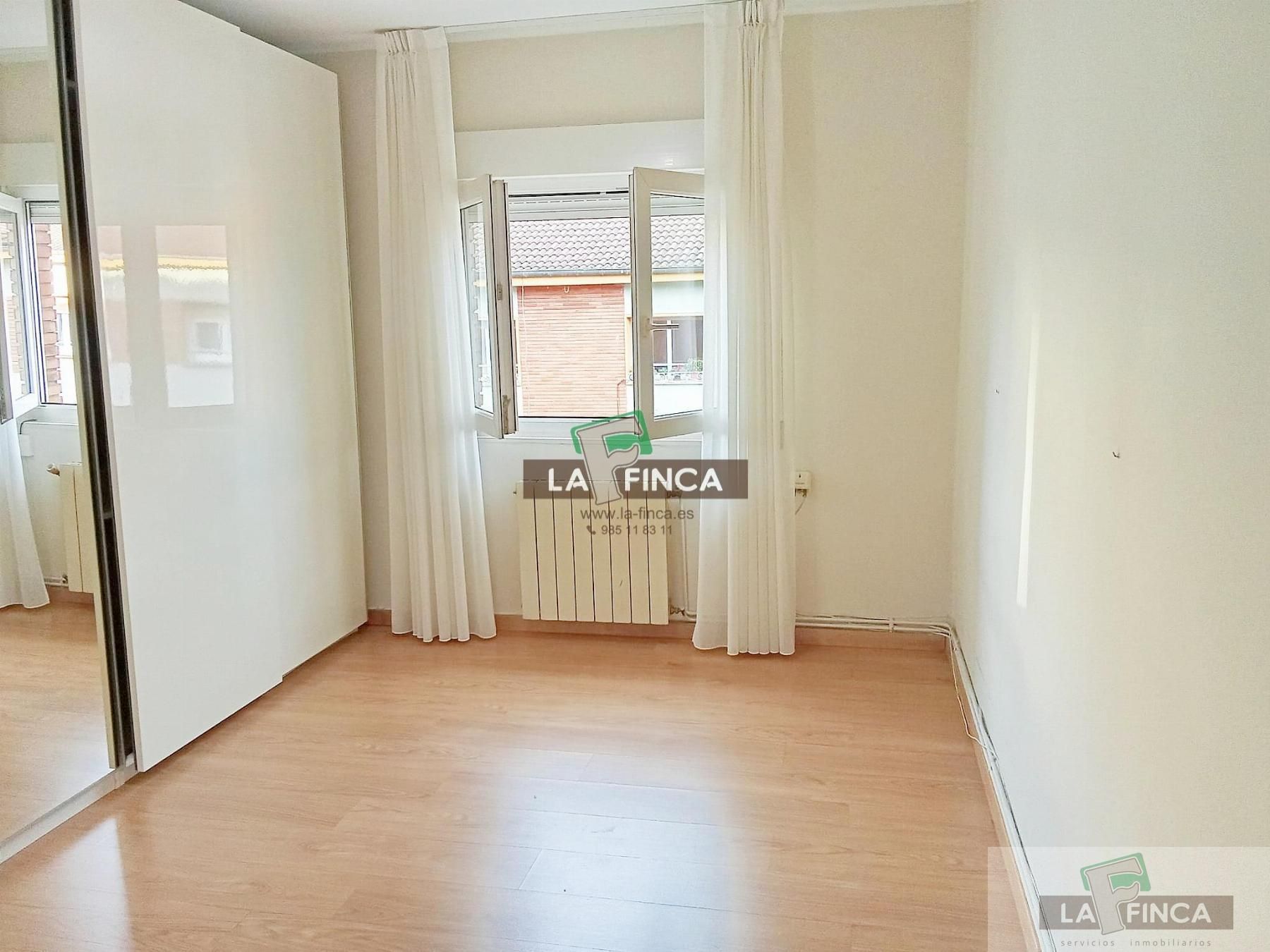 Bedroom of Flat for sale in Oviedo   with Heating