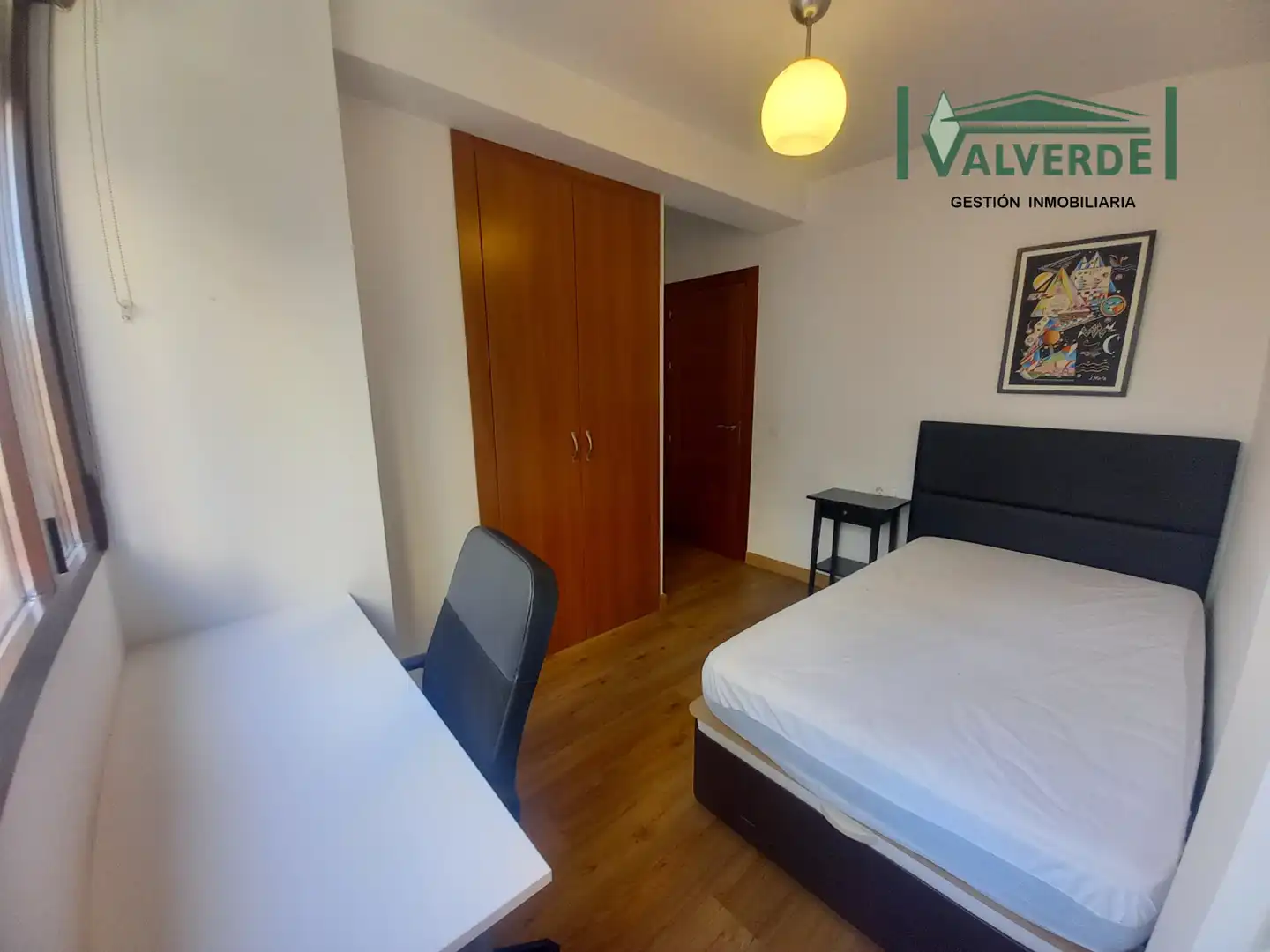 Dormitori de Pis de lloguer en Granada amb Aire condicionat, Calefacció i Moblat