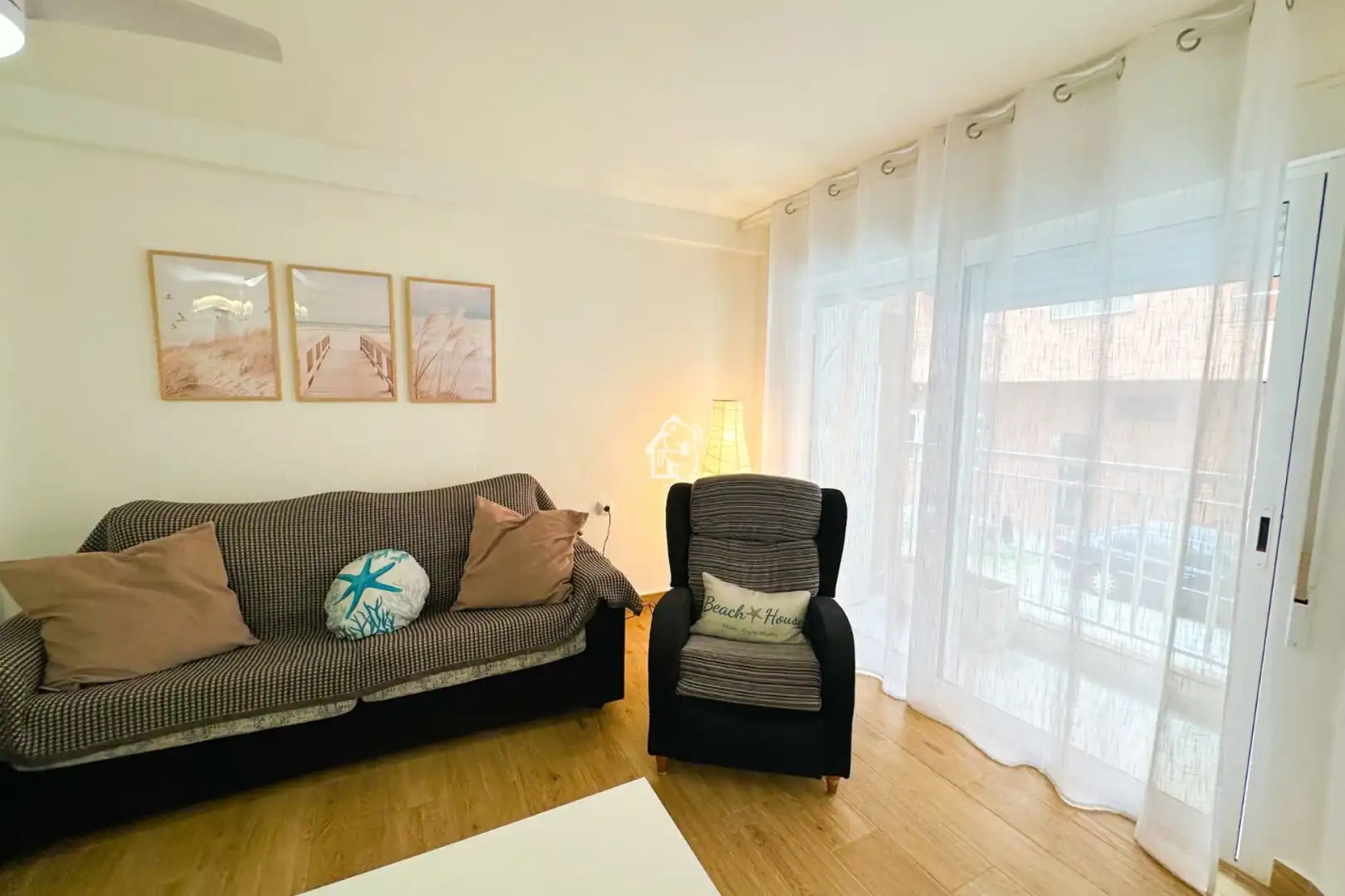 Sala d'estar de Apartament de lloguer en Torrevieja amb Terrassa, Moblat i Forn