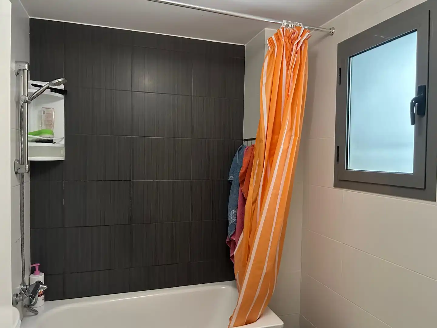Baño de Piso de alquiler en Valencia con Aire acondicionado, Amueblado y Horno