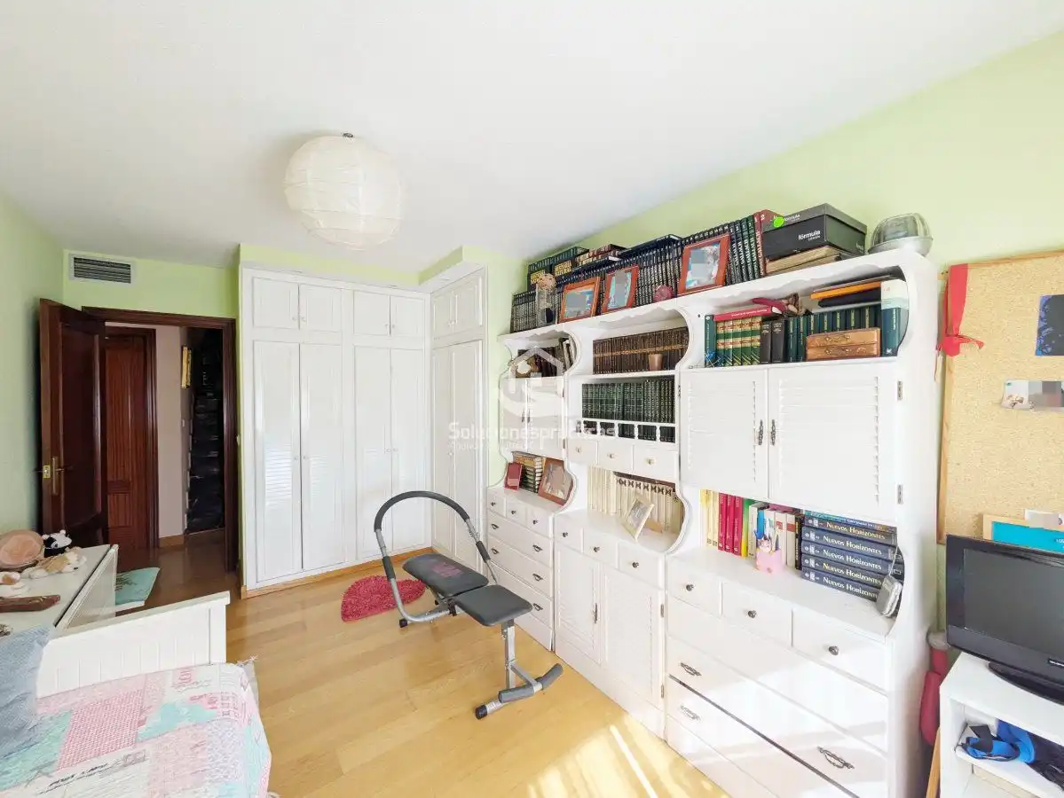 Dormitori de Casa o xalet en venda en Jaén amb Aire condicionat, Terrassa i Traster
