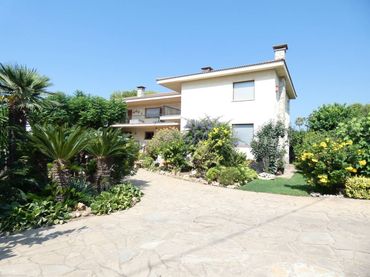 Villa con giardino in vendita a Calle PARTIDA SANADORLI
