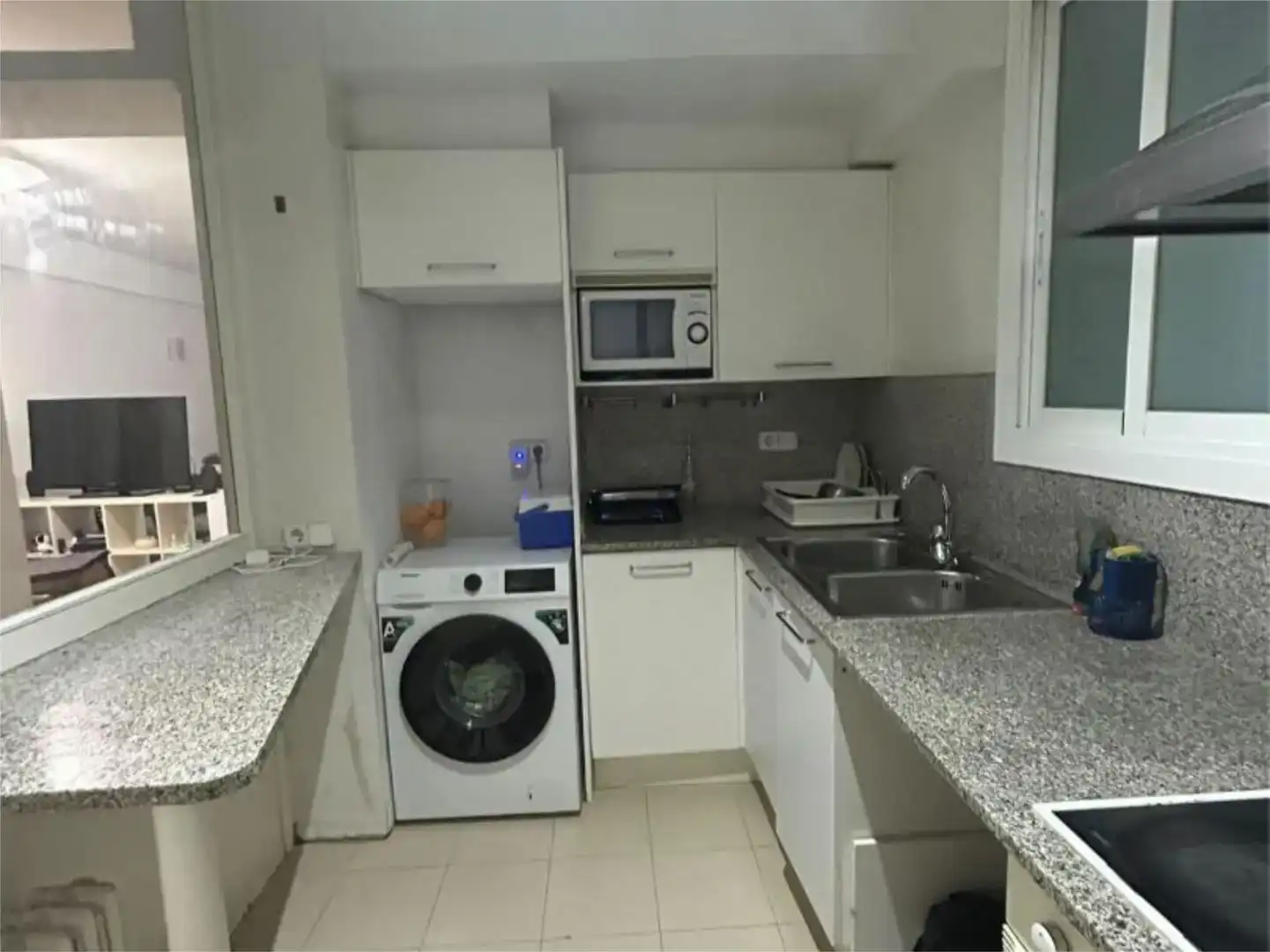 Cuina de Apartament per a compartir en Barcelona amb Parquet, Moblat i Balcó