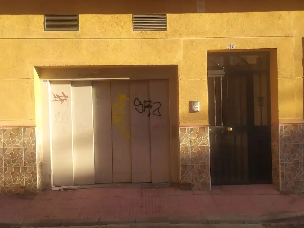 Vista exterior de Garatge en venda en Málaga amb Alarma