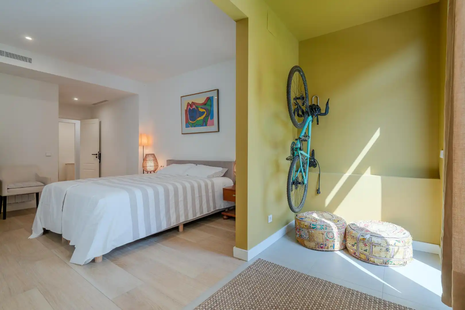 Bedroom of Flat for rent in Girona  with Air Conditioner and Heating