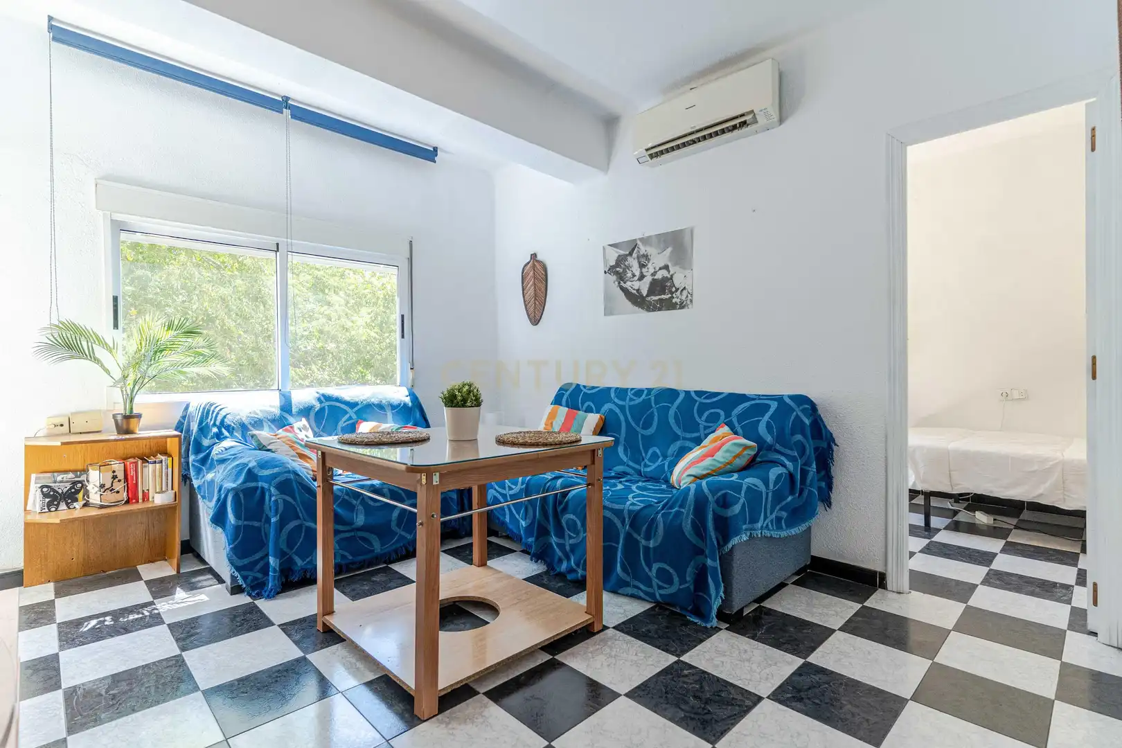 Living room of Flat for sale in Granada  with Air Conditioner and Balcony