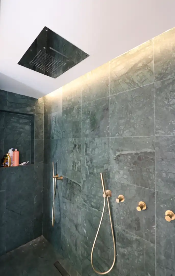Bathroom of Attic for sale in Madrid  with Air Conditioner, Heating and Parquet flooring