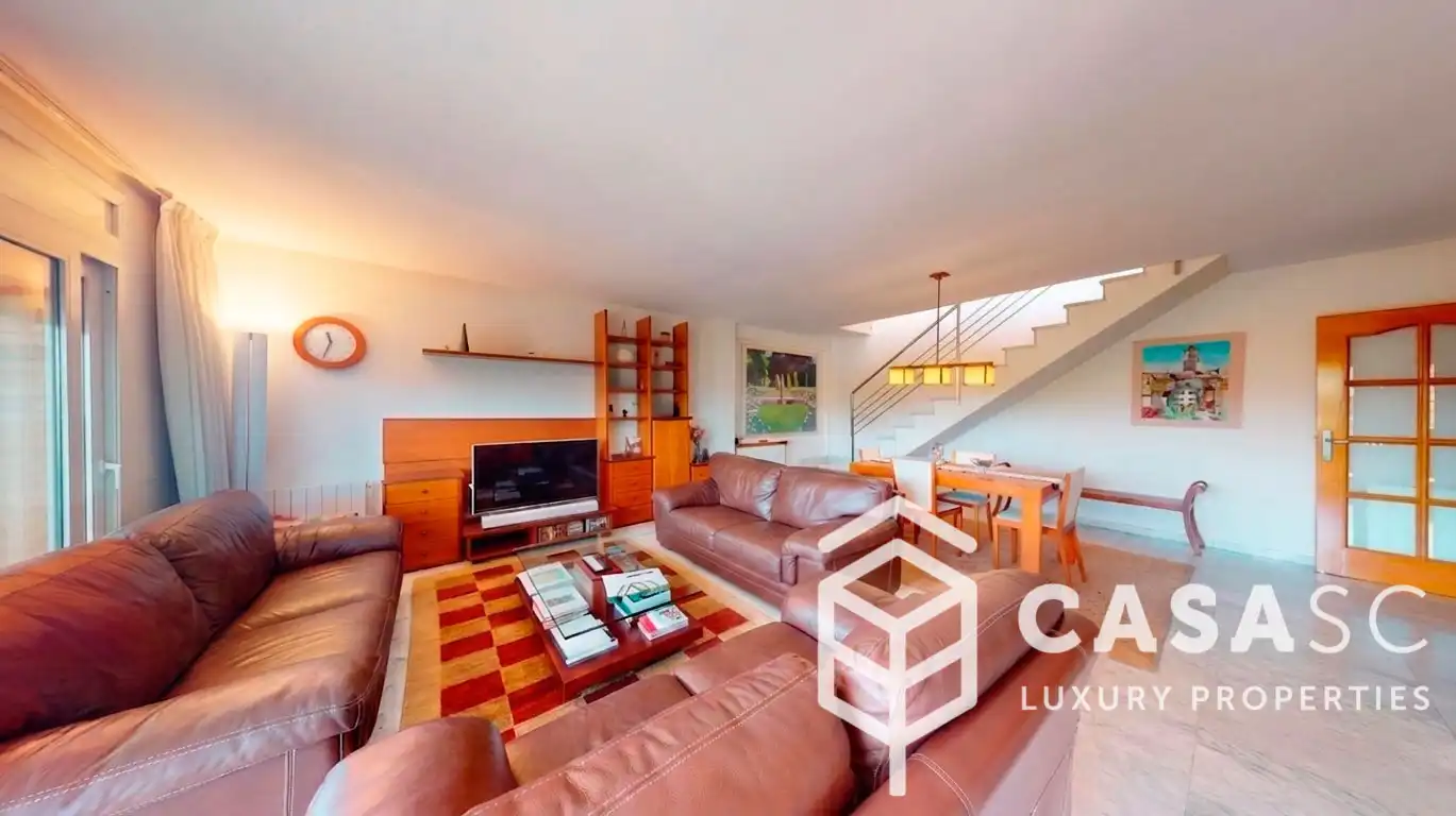 Living room of Attic for sale in Sant Cugat del Vallès  with Air Conditioner, Heating and Parquet flooring