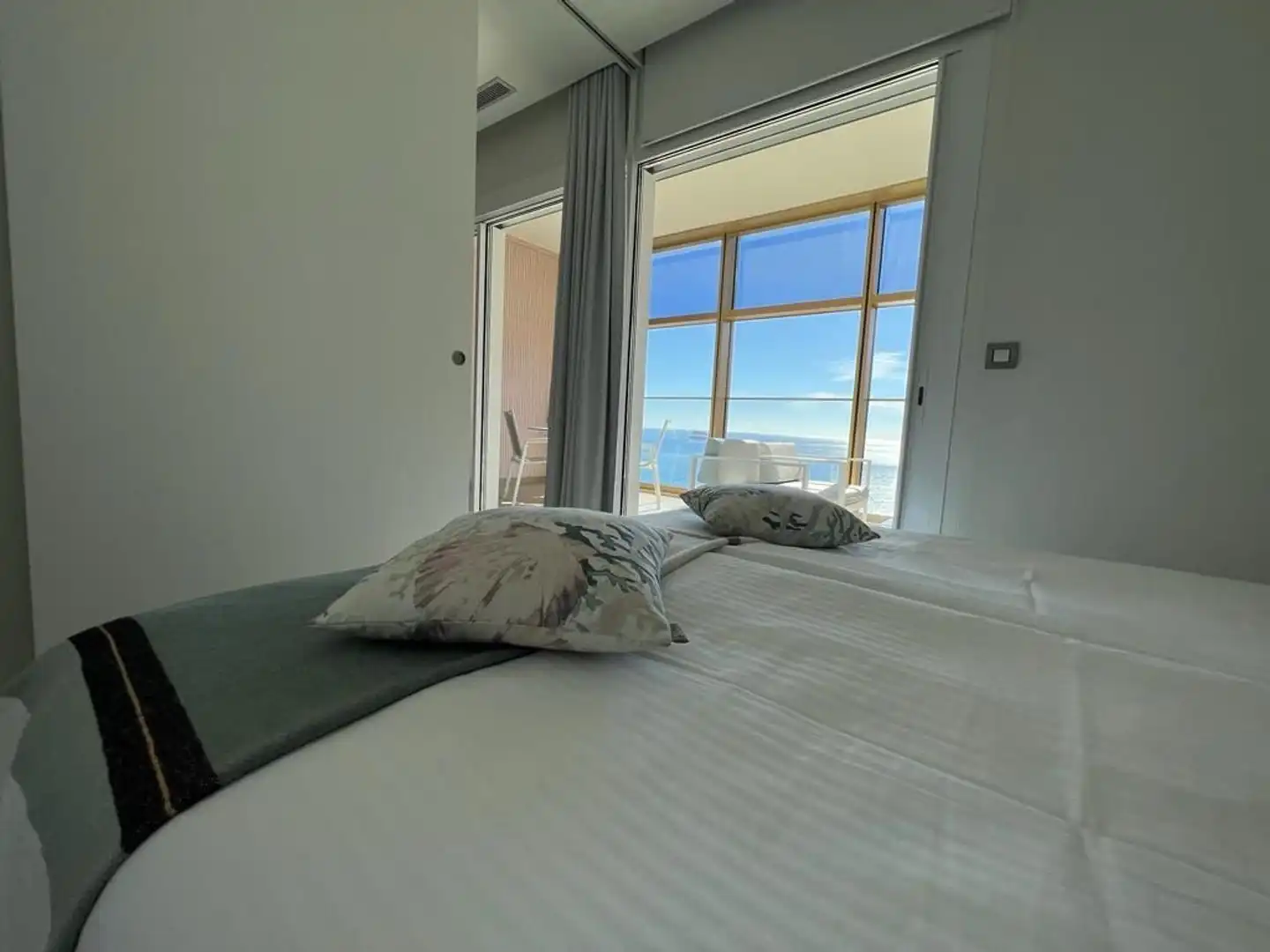 Dormitori de Casa o xalet de lloguer en Benidorm amb Aire condicionat, Jardí privat i Moblat