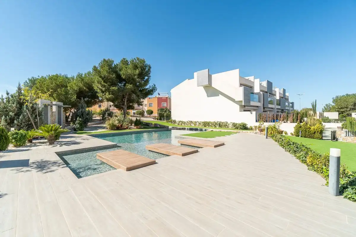 Piscina de Apartamento en venta en Torrevieja con Aire acondicionado, Amueblado y Piscina comunitaria