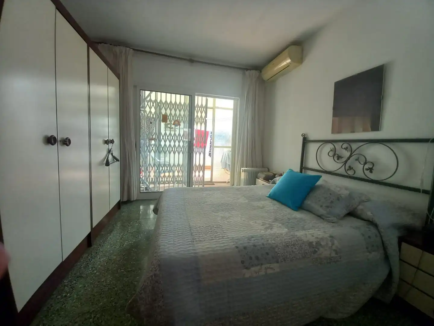 Schlafzimmer von Wohnung zum Verkauf in Badalona mit Klimaanlage, Heizung und Terrasse