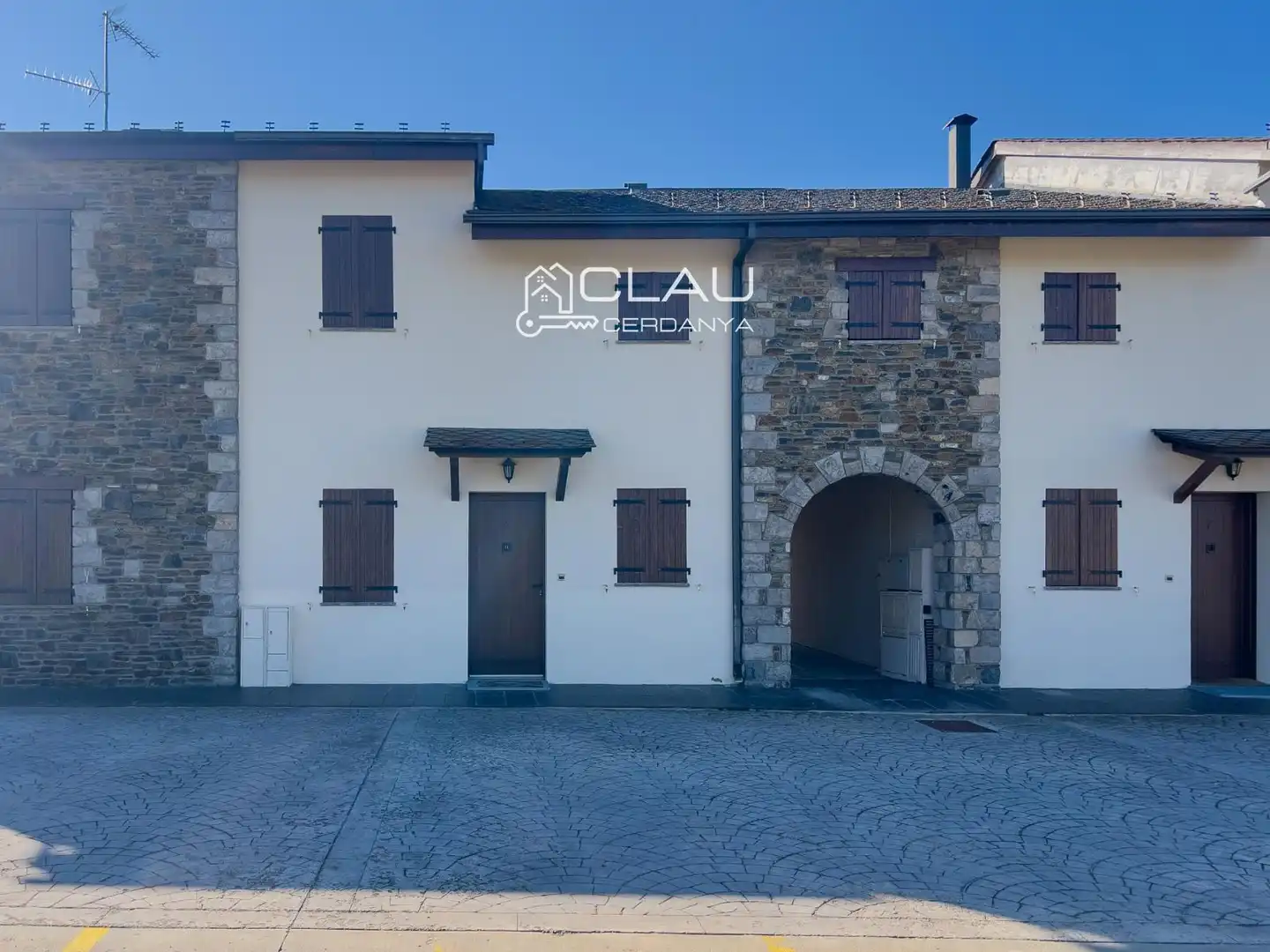Exterior view of Detached homes for rent in Osséja  with Heating, Private garden and Parquet flooring