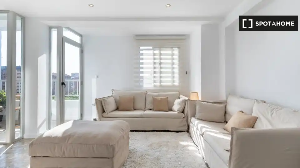 Living room of Flat for rent in Valencia  with Air Conditioner, Heating and Furnished