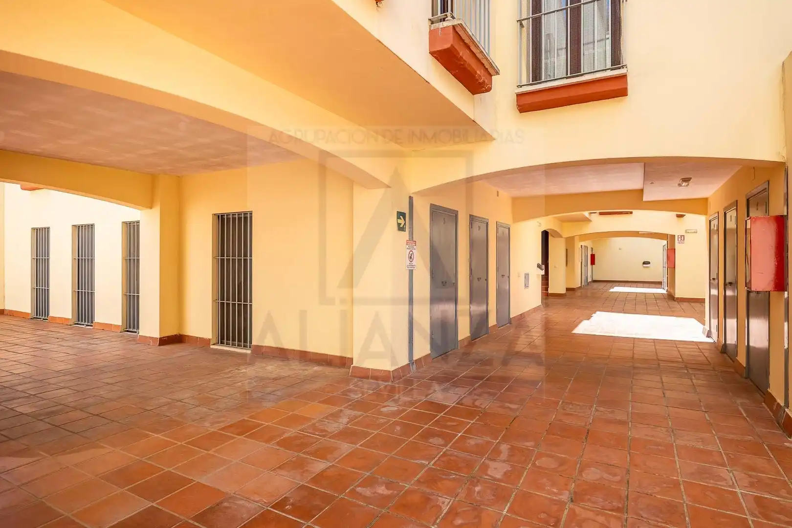 Maisonette zum Verkauf in Gines mit Klimaanlage, Terrasse und Abstellraum