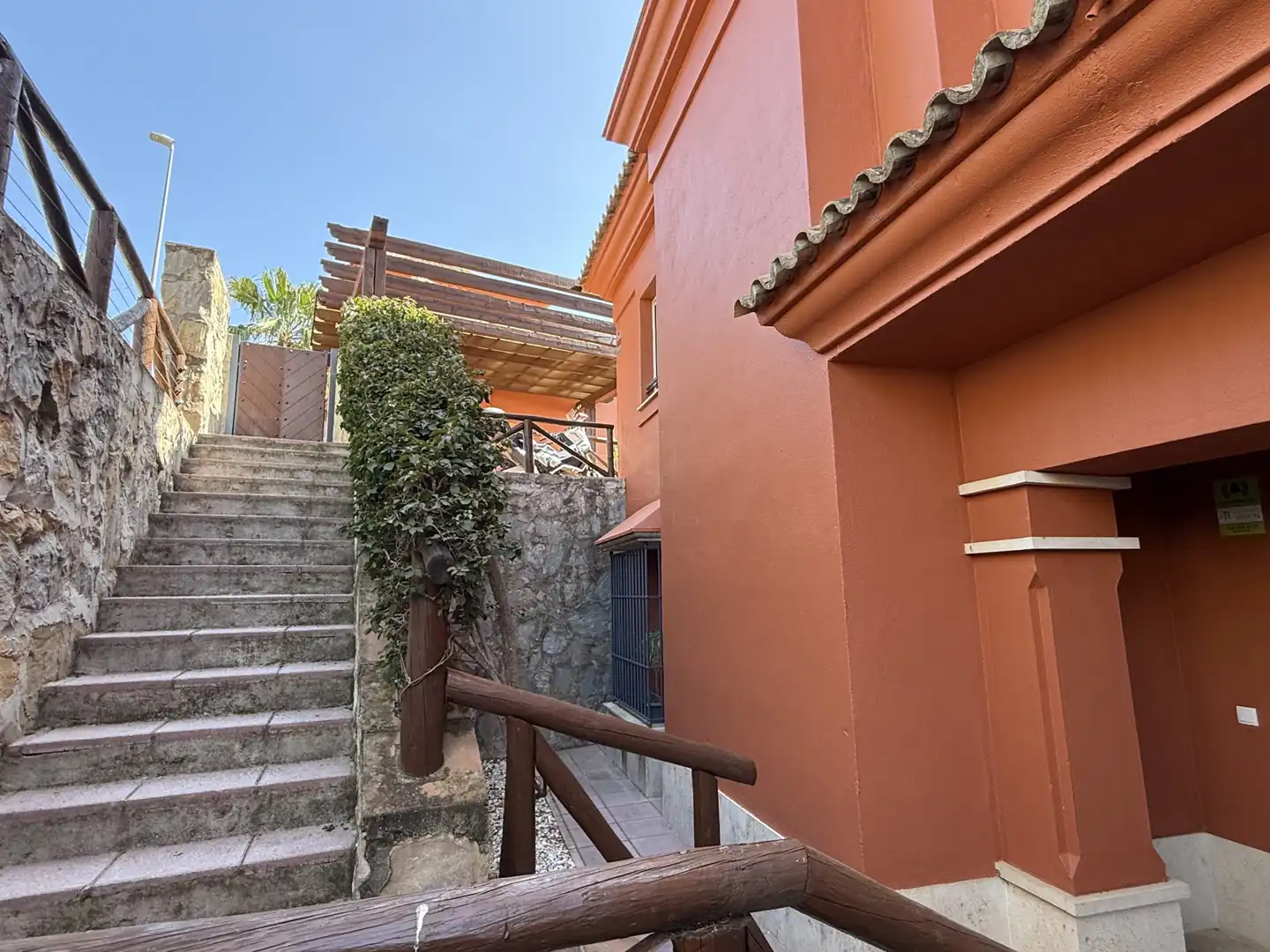 Vista exterior de Casa adosada de lloguer en Marbella amb Aire condicionat, Calefacció i Jardí privat