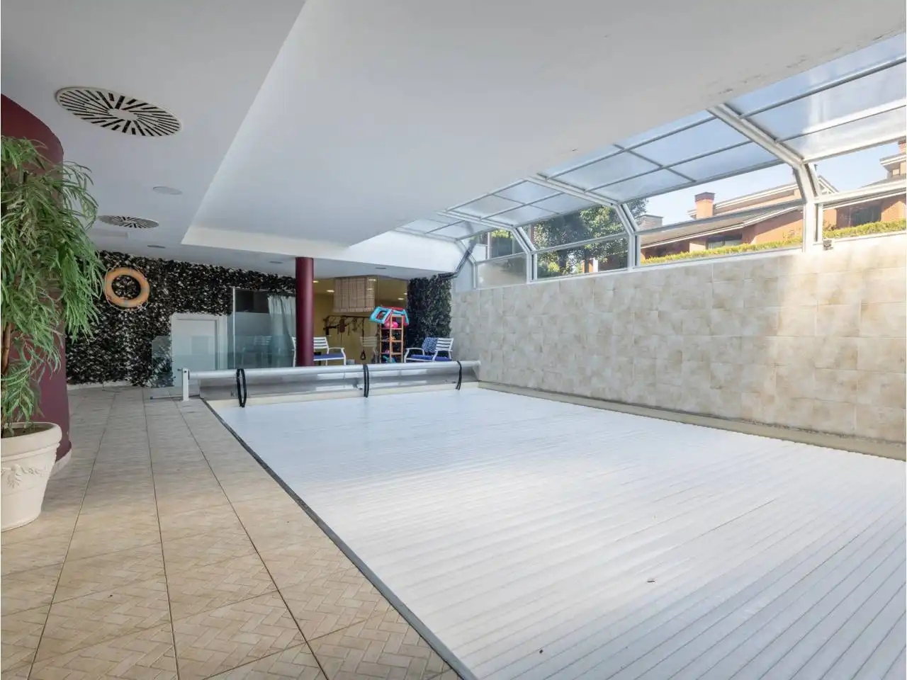 Piscina de Casa o xalet en venda en Donostia - San Sebastián  amb Aire condicionat, Calefacció i Jardí privat
