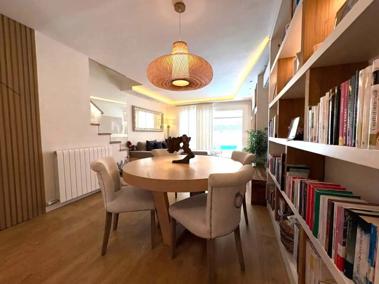 Comedor de Casa adosada en venta en Sant Cugat del Vallès con Aire acondicionado, Calefacción y Parquet