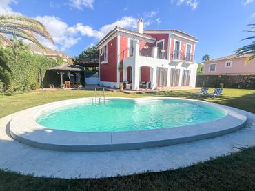 Villa mit Balkon zum Verkauf in Golf Bahía