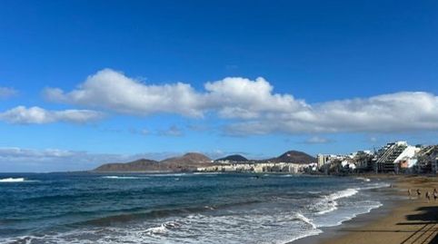 Ático, con gran terraza y vistas lateral playa las Canteras, Alquiler 