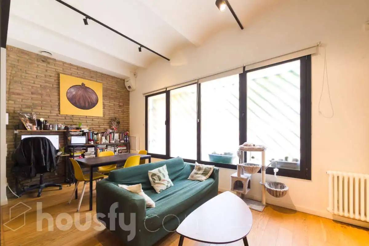 Living room of Flat for sale in Sant Adrià de Besòs  with Air Conditioner, Heating and Parquet flooring