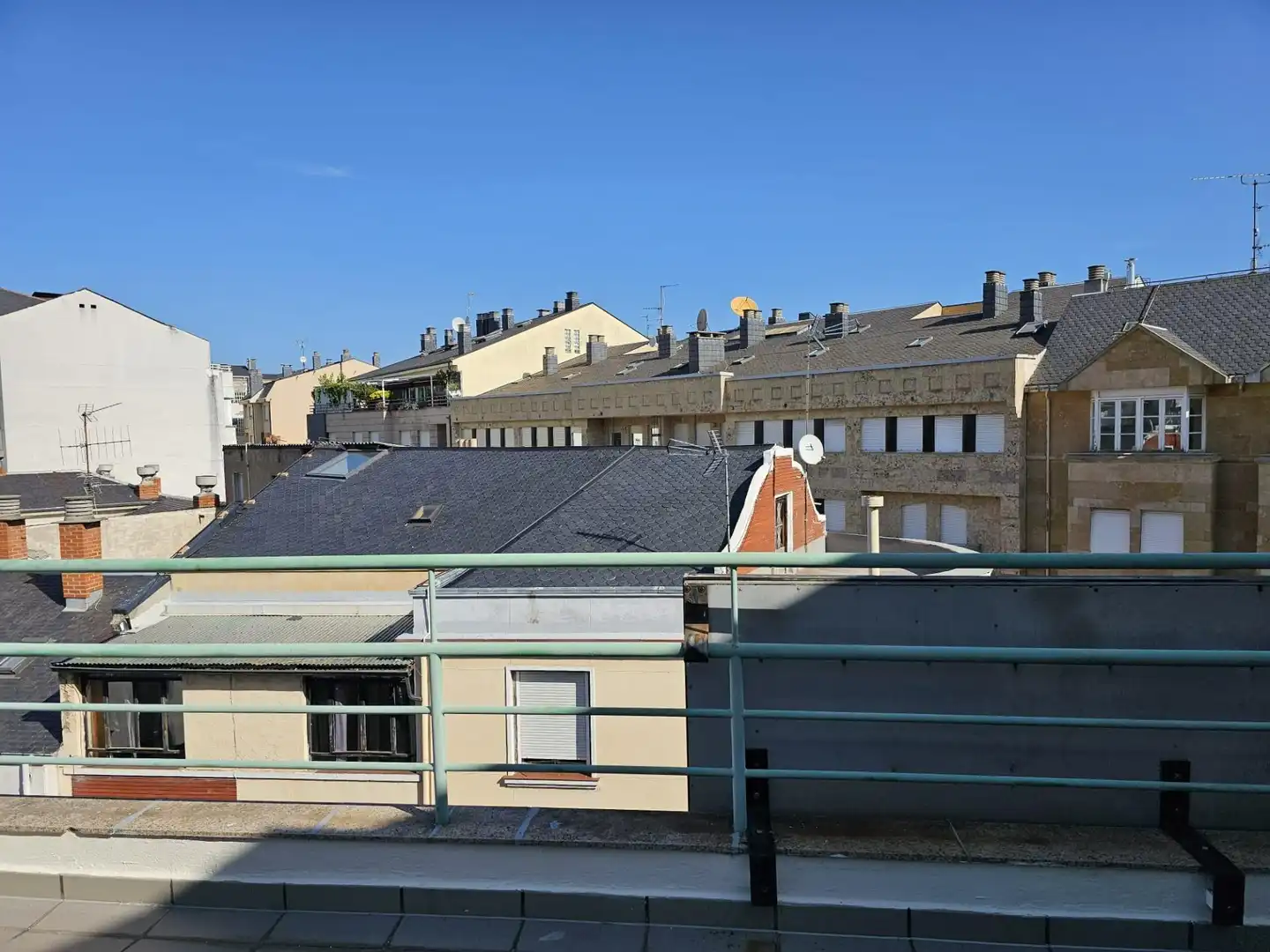 Vista exterior de Oficina de alquiler en Ponferrada con Terraza y Amueblado