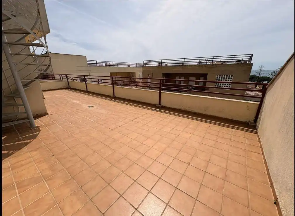 Terraza de Ático en venta en Barbate con Aire acondicionado, Terraza y Piscina comunitaria