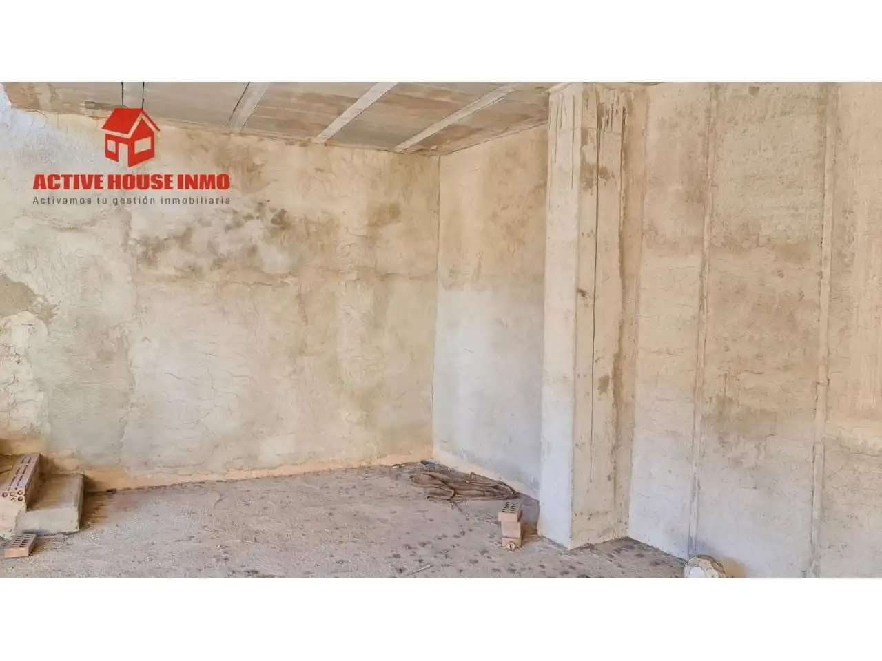 Casa adosada en venda en Santa Bàrbara amb Terrassa i Balcó