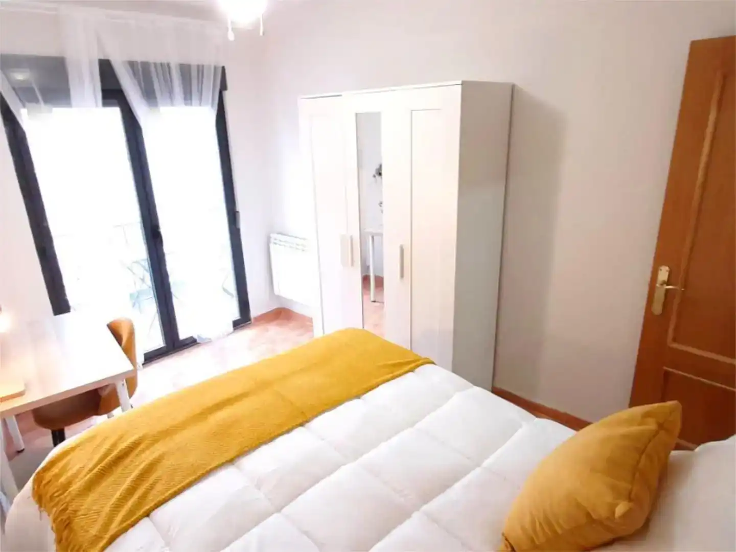 Bedroom of Flat for share in León Capital   with Storage room and Furnished