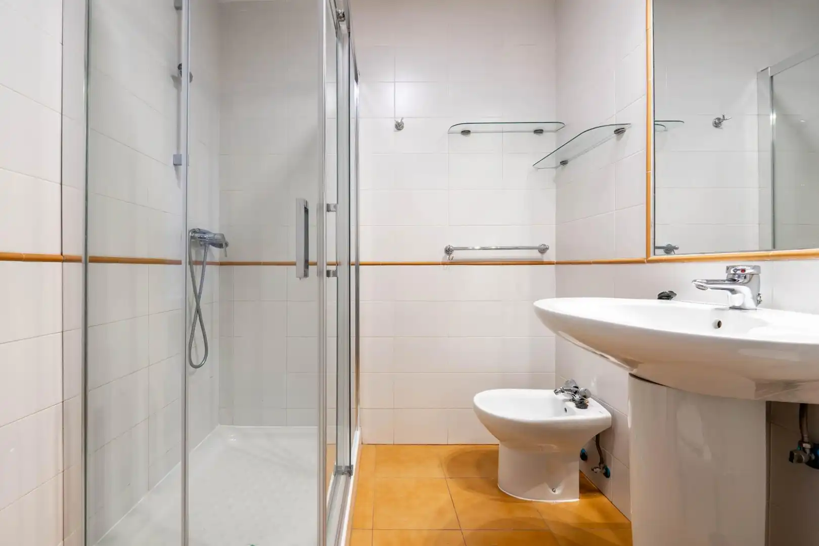 Bathroom of Flat for share in Ronda
