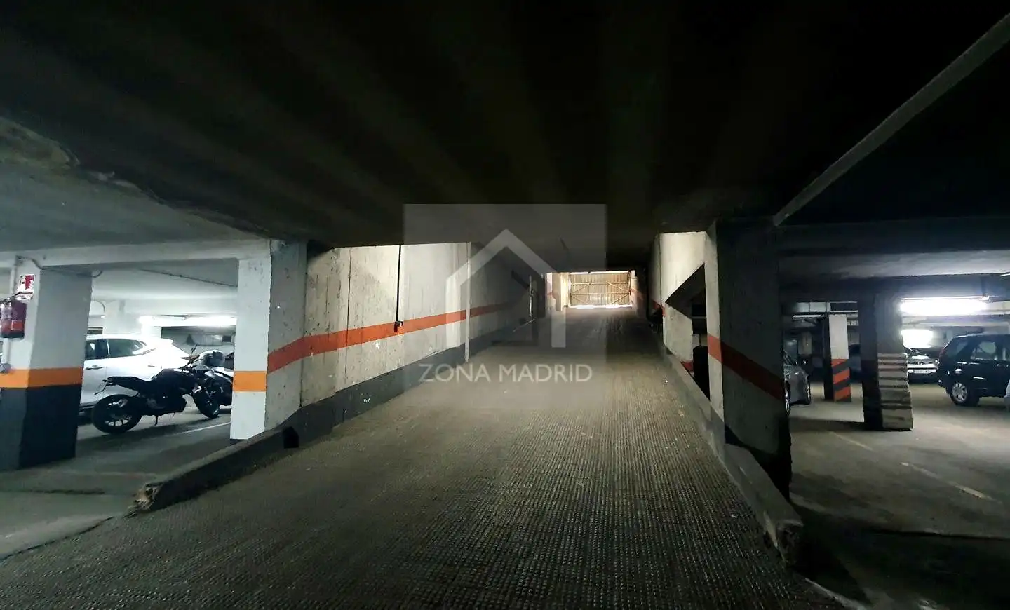 Parking de Piso en venta en Madrid con Aire acondicionado, Calefacción y Terraza