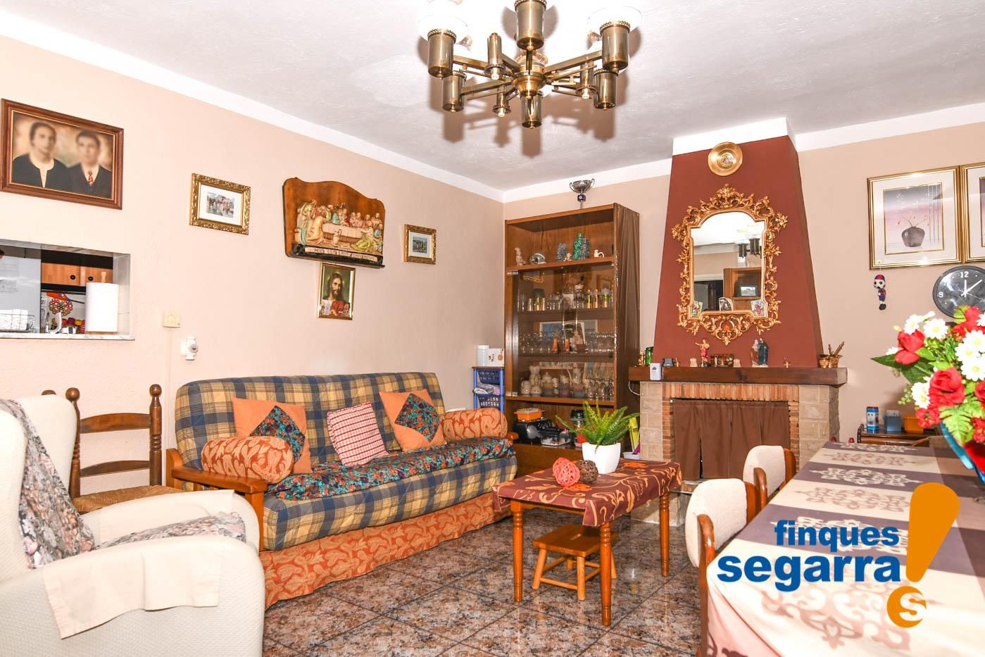 Sala d'estar de Casa o xalet en venda en La Bisbal del Penedès amb Aire condicionat, Terrassa i Piscina