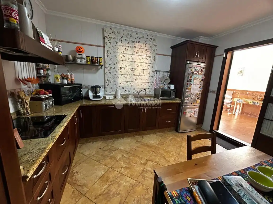 Cocina de Casa adosada en venta en Alcalá del Río con Aire acondicionado