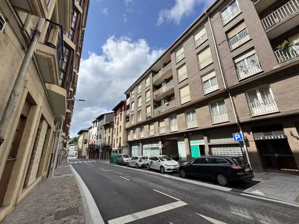 Vista exterior de Piso en venta en Bergara con Terraza y Amueblado