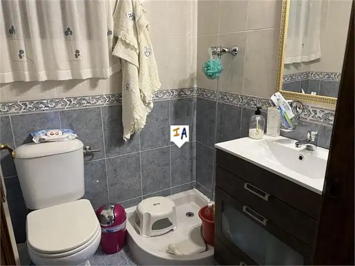 Baño de Casa adosada en venta en Zuheros con Aire acondicionado y Internet