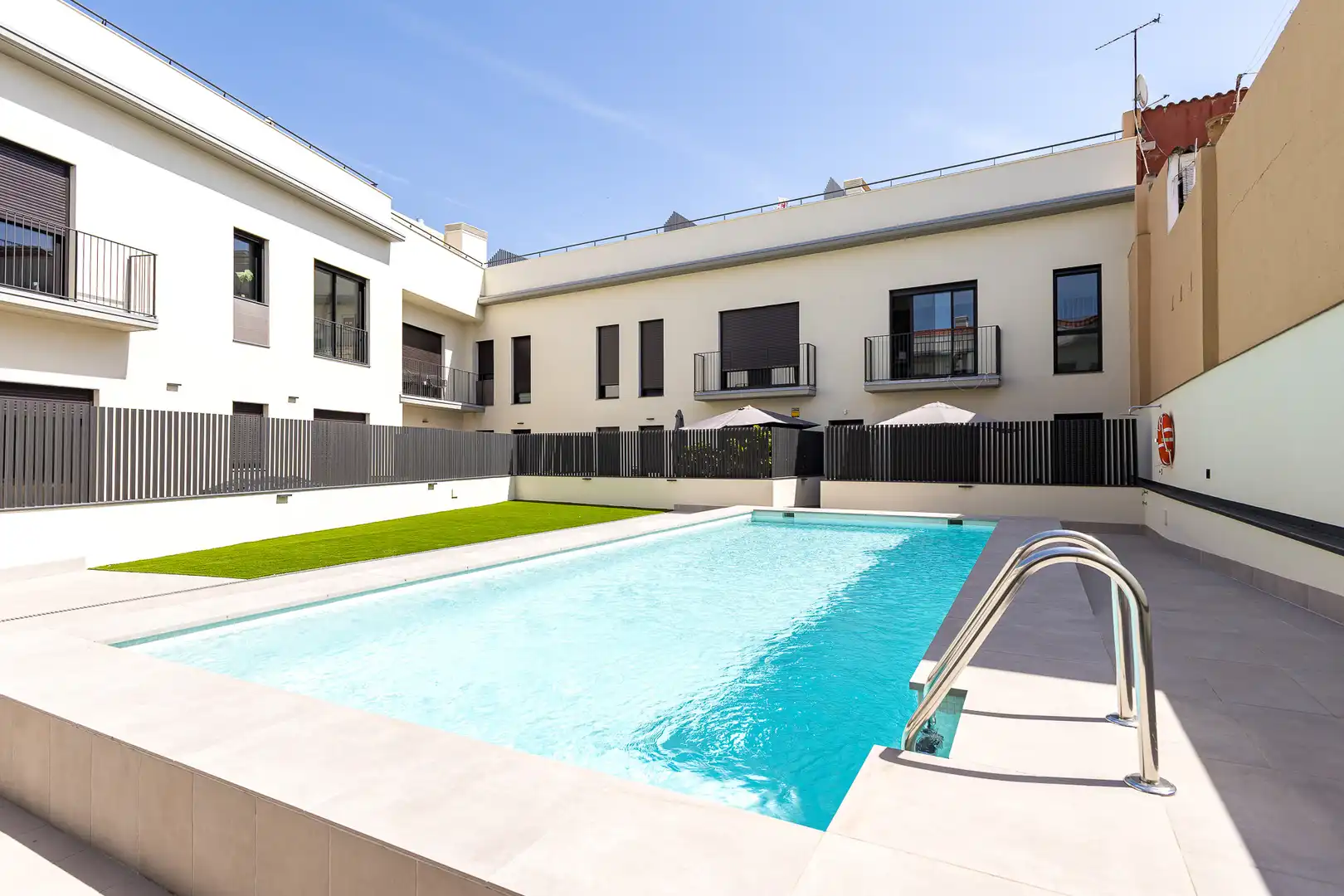 Piscina de Apartamento en venta en Vilanova i la Geltrú con Aire acondicionado, Calefacción y Trastero