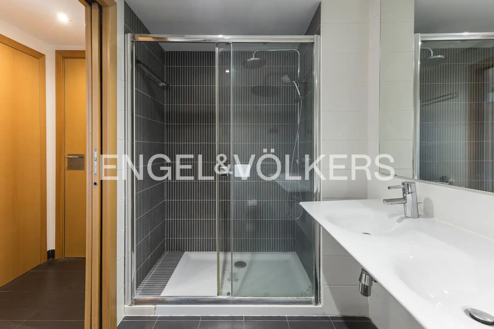 Bathroom of Flat for sale in Barcelona  with Air Conditioner, Heating and Swimming Pool