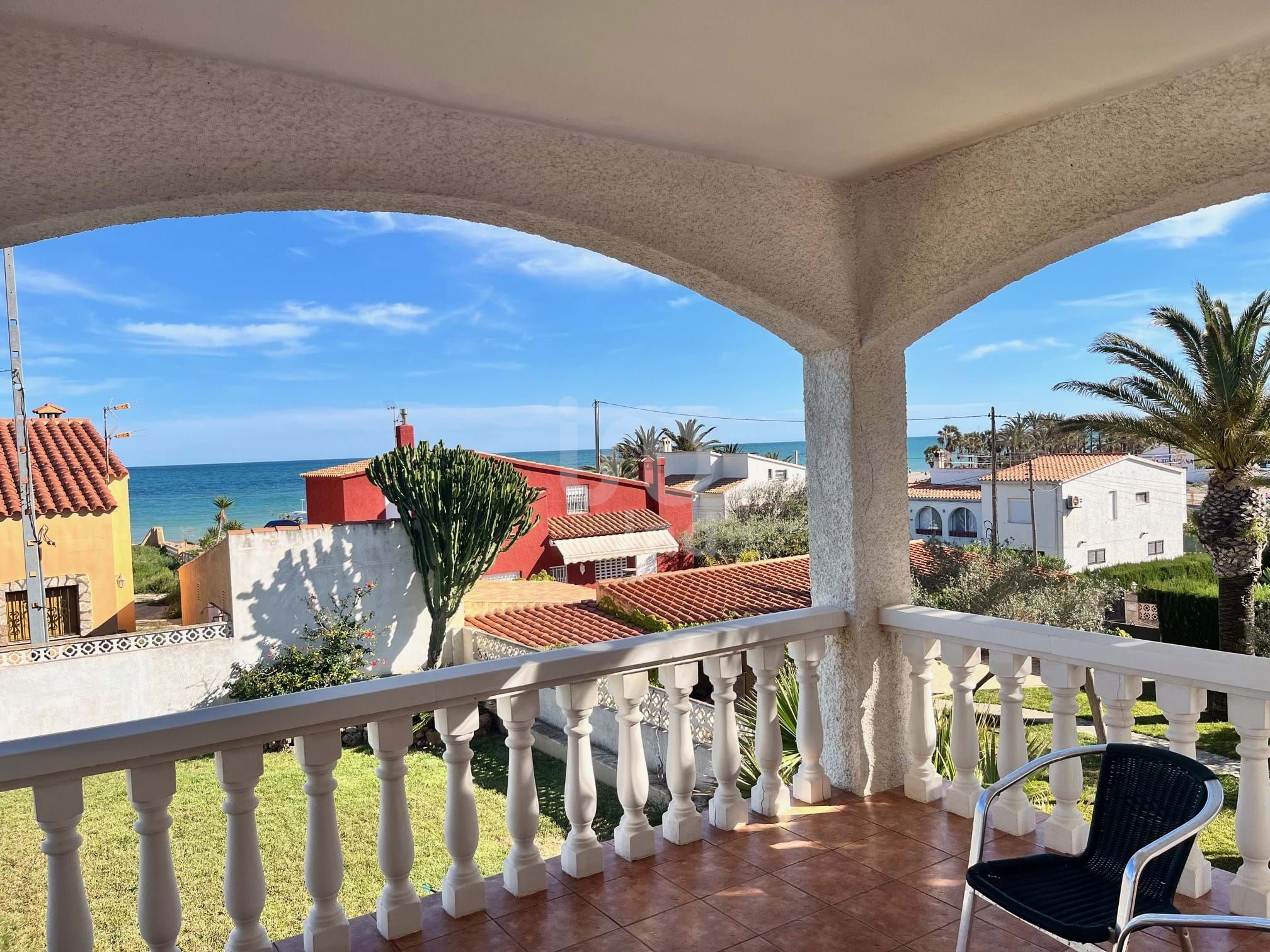 Vista exterior de Casa o xalet en venda en Alcalà de Xivert amb Calefacció i Terrassa
